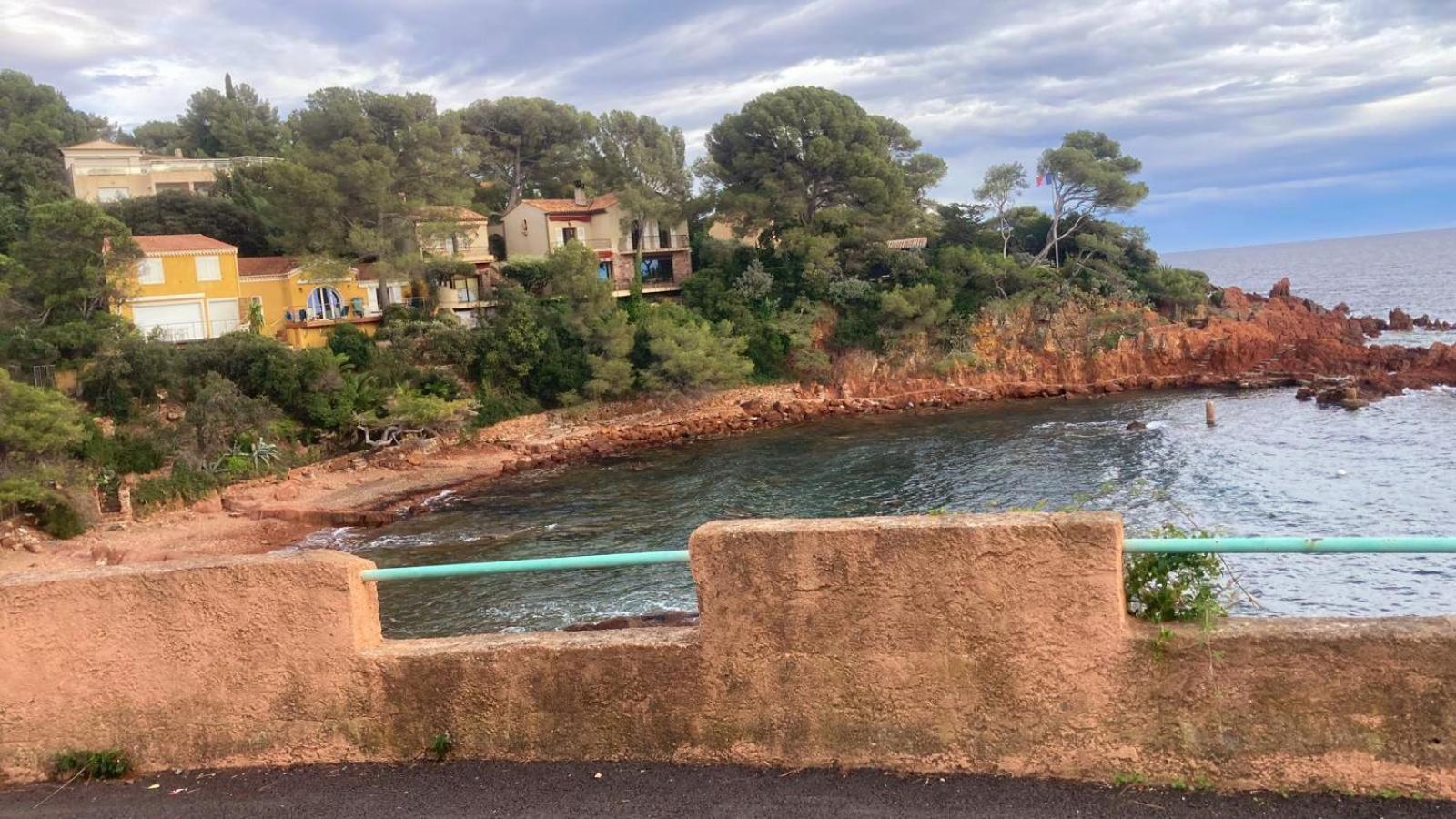 Balcon, Parking, Piscine Et Clim' A 2 Pas Du Port Santa Lucia Lägenhet Saint-Raphaël Exteriör bild